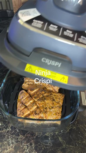Today’s meal in my Favorite Ninja Crispi @Ninja UK @Ninja Kitchen Features Air Fry, Roast, Keep Warm, and Recrisp functions with a 1700W PowerPod for versatile cooking. Containers and PowerPod nest together for compact and easy storage. All glass containers, adaptors, and lids are dishwasher safe for hassle-free cleaning. Comes with two thermal-shock resistant glass containers, allowing you to cook and serve directly. Offers up to 75% less fat using the Air Fry function for healthier meal option