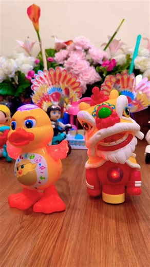 Small duck dancing a ram sam sam 🥰