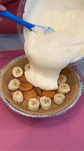 No bake banana cream pie that’s smooth and creamy
