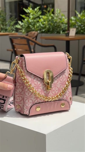 Get ready for summer with the ultimate carry-all! ☀️ This trendy tote is perfect for literally *everything* you need. Whether it's for work, your everyday adventures, or a relaxing beach day, this bag is super versatile. Spacious and stylish, choose from a classic plain or a cute cherry pattern. Designed for women & girls on the go, it's your new favorite shoulder bag. Tap to shop this must-have accessory! #SummerToteBag #EverydayBag #BeachReady #tiktokmademebuyit