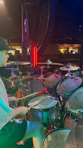 Now that’s what we call an IEM mix! What you’re hearing is how Simon hears his drums every night on stage! (Headphones recommended🎧) | sE Electronics