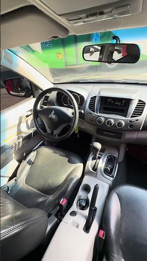 Mitsubishi L200 Triton 3.5 HPE V6 2010 Robust and powerful pickup truck
