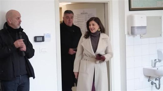Incumbent Croatian president votes in presidential election