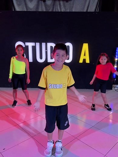 COREO KIDS ✨🤗 Baile moderno para niños desde 4 a 10 años 🎉 Te esperamos ‼️ #bailechallenge #niños #decarolina #fyp #xyzbca
