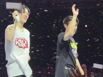 至少还有你#BKPP #BKPP演唱会 #BKPPDOUBLETROUBLE #比克皮皮 #bkppforever @抖音小助手 @抖音热点宝素材来自各位在现场的小企鹅（侵删）