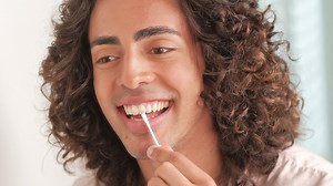 Power Swabs demonstrates how their at-home teeth whitening products work