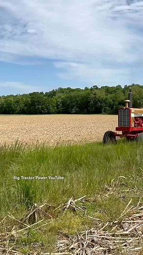 INTERNATIONAL Golden Demonstrator FARMALL 1026 Hydro Tractor #bigtractorpower #tractor #agriculture #farm #farmer #farmlife #ford #agriculturelife #harvest #harvesttime | Big Tractor Power