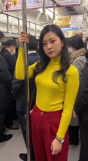 A crowded subway , a pretty woman , Japan unexpected encounter changes everything