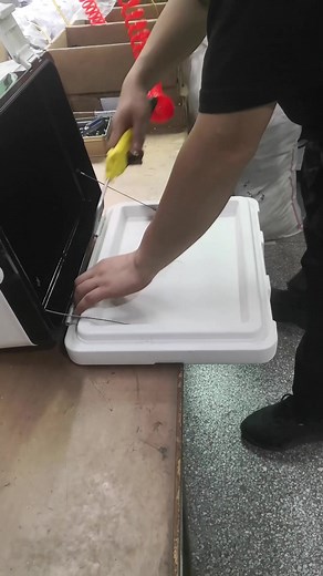 Guess how many he can pack in a day? #factory #whalesale #madeinchina #rotomoldedcoolers #outdoor #camping #coolerbox #coldbox #toolbox #portablecooler #insulationbox #icechest #ODM#OEM #fyp