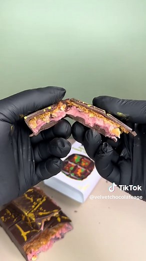 Velvet Chocolate's Dubai-Inspired Creations: Delight with Biscoff Biscuits and a Subtle Floral Aroma in a Rosy Hue! #chocolate #velvetchocolateage #chocolatelovers #chocolatelover #dubaichocolate #dubai #зима #velvetchocolate