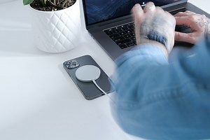 Todo sobre el nuevo estándar de carga inalámbrica Qi2: qué es, cómo funciona y en qué se diferencia de Qi