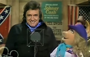 Johnny Cash duets with Miss Piggy on 'Jackson', 1981
