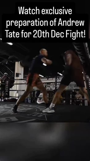 aether.knell on Instagram: "日本利用压电瓷砖将脚步转化为电能。这些瓷砖捕捉来自你脚步的动能。当你行走时，你的重量和动作会对瓷砖产生压力。瓷砖会稍微弯曲，从而产生机械应力。瓷砖内部的压电材料将这种应力转化为电能。每一步都会产生少量电荷，而数百万步结合在一起就能产生足够的电力来驱动 LED 灯、数字显示屏和传感器。在像涩谷车站这样繁忙的地方，每天大约有 240 万个脚步为这一系统作出贡献。这些电能可以被储存或立即使用，从而减少对传统电力来源的依赖，并支持可持续的城市基础设施。这种方法将日常运动转化为实用的可再生能源 #日本 #知识 #事实 #你知道吗 #推荐 #科技 #创新 #历史 #技术 #实验 #热门"