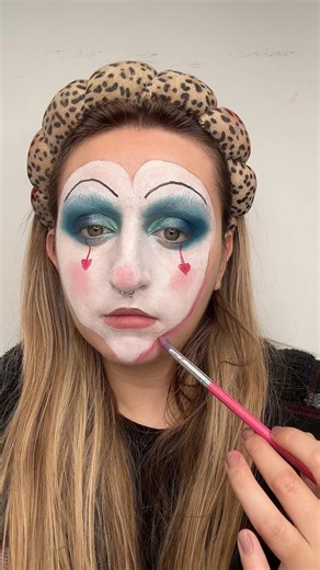 Creating a Queen of Hearts Makeup Look 👑❤️