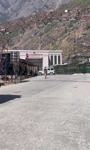 Exploring the China Border: Mini Vlog Adventures