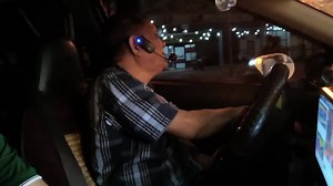 supir grab karaoke bawa penumpang sambil karaoke.. keren suaranya... #grab
