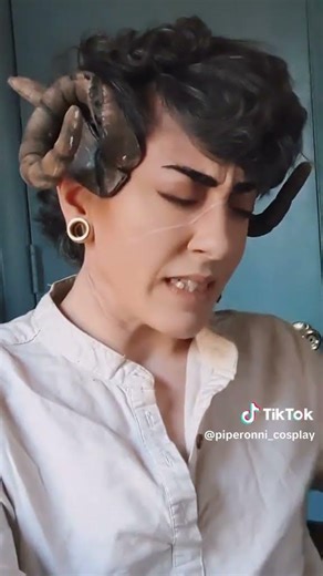 Charm Person Goes Wrong || Tiefling Bard Cosplay 04