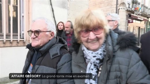 ⚖ Nouveau rebondissement dans l’affaire du petit Grégory, 41 ans après la découverte du corps du petit garçon de 4 ans. Sa grand-tante, Jacqueline Jacob, a été mise en examen. Elle est soupçonnée d’être l’un des “corbeaux” qui avaient revendiqué le meurtre et menacé la famille. | Le 20h – France Télévisions