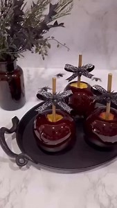 Halloween Black Candy Apples 🕷️ Comment if you’d like me to DM you full Printable Recipe 🕷️ Ingredients 6 apples 2 cups Sugar 3/4 cup water 1/2 cup light corn syrup 1/2 tsp black food colouring #candyapple #halloweenapples #poisonapple #candyapple #halloweentreats #halloweenrecipes #halloweenideas #halloweendesserts | Dipped Tampa
