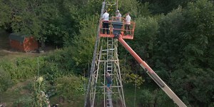 Ukrainian immigrant sets world record for growing tallest sunflower