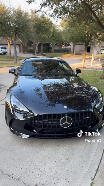 Exploring the Mercedes AMG GT63s Performance Features