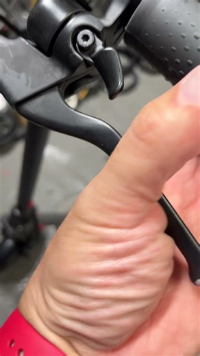 Adjusting scooter drum brakes