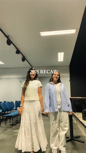 Giulia Dvoranen✨ on Instagram: "Nesse ano eu vivi de verdade..🎞️ Pude crescer no secreto com Deus, amei intensamente a Ele e às pessoas, me descobri e aprendi mais sobre quem Deus é. Vi romperes, ganhei amigos que viraram família e servi em coisas que nunca fiz antes — deu medo, mas deu tudo certo e foi ótimo! Todos os desafios me fizeram crescer com o Espírito Santo!🤍✨ Se eu pudesse deixar um conselho para 2026 seria: morra para você, mas viva intensamente, com TUDO que você puder (com juízo)