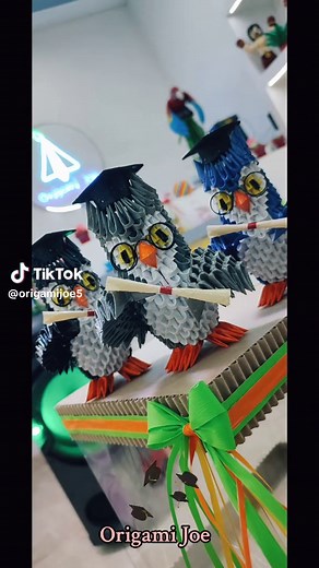 Búhos en la graduación: celebrando logros 🎓🦉