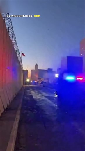 Drones y cohetes iraníes atacaron la Embajada de EE.UU. en Bagdad (Zona Verde) en la madrugada. Fuentes iraquíes lo describen como el asalto más intenso desde el inicio de la guerra, con al menos 5 drones involucrados y explosiones reportadas. Defensas interceptaron varios, pero humo visible en el helipuerto. Es represalia por strikes de EE.UU. en Irán y el Golfo.