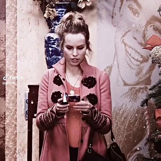 Jessie y Good Luck Charlie: Un Caótico Crossover Navideño