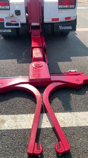 Various types of tow truck and road rescue vehicles have been prepared for large-scale orders.