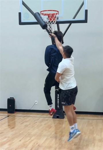 Small group. Trigger step scoring options. 👨‍🔬🧪 #basketball #basketballtips #basketballtraining #basketballtrainer