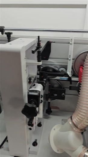 What a silky operation.It's as smooth as a normal jump.This is my standard and best selling edge banding machine.If you are interested, please contact me. I am a CNC machine manufacturer from Foshan, China.0 147 3965 0391 | MingD CNC Machine