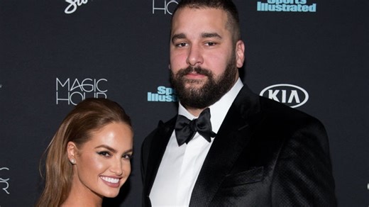 Influencer who admitted to divorcing NFL player husband due to size of penis addresses huge concerns