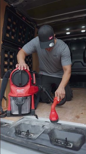 Saubere Leistung auf der Baustelle mit dem M18 FUEL™ Akku-Rucksack-Staubsauger💯