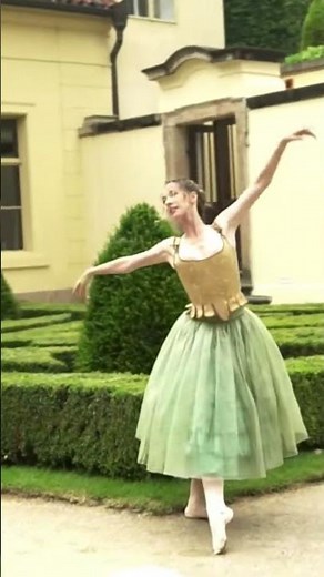 🩰 Beautiful Deh Vieni non Tardar (Le Nozze di Figaro) by Mozart in Elegant Gardens Where He Roamed!