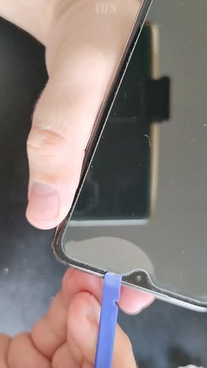 How to Remove Glass Screen Protector Easily