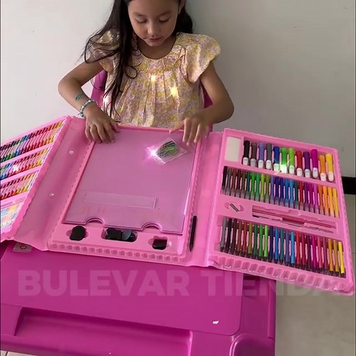 💥BLACK FRIDAY💥¡Despierta al pequeño artista con el Mega Set de Arte para niños! 🎨👧🧒 🌟 208 piezas para dar rienda suelta a la imaginación. 🎨 Fomenta la creatividad y el desarrollo de habilidades artísticas. 🚫 Aleja a los niños de las pantallas mientras se divierten creando. https://mundojuego-es.com/products/mega-ser-de-arte-para-ninos | Mundo Juego