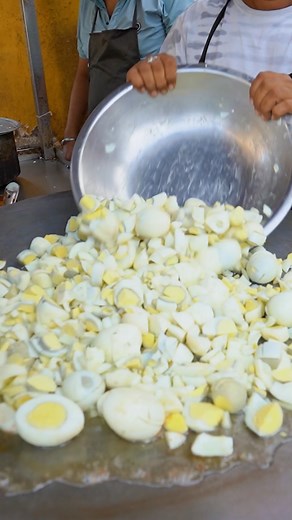 277K views · 1.8K reactions | Udaipur Master Chef Selling Biggest 1000 Eggs Wali Tawa Boiled Eggs Bhurji Rs. 150/- Only | India Eat Mania | Facebook