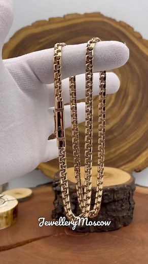 Stunning Gold Chain Necklace Showcase