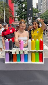 Guess the Bottle Color Game 🎯🟡🔵🔴 | Larissa Carreiro