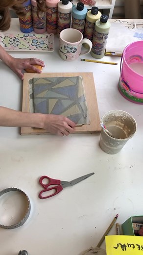 👩🏼‍🎨Learn how to make your own Monoprint Underglaze Tranfers in this step by step ClayShare class. http://www.clayshare.com/making-your-own-underglaze-transfers ➡️Download the ClayShare app and start making pottery today! | Clayshare