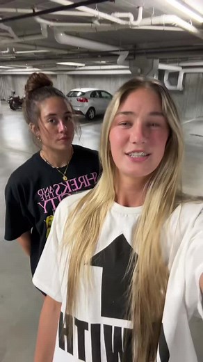 guys dont worry im w sexy @✧･ﾟ: * andi *:･ﾟ✧ #andijackson #nebraskavolleyball #pennstatevolleyball #bestie