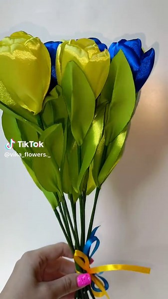 #букетзатласноїстрічки💐 #атласніквіти #ручнаробота #букетназамовлення💙💛 #доставкаповсійукраїні #_vika_flowers