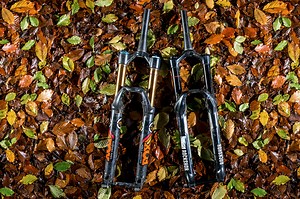 Fox 36 vs RockShox Pike (review) - MBR