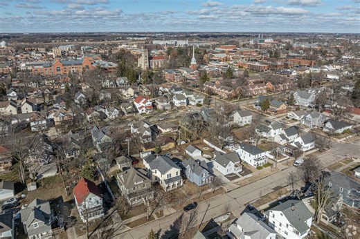 Living in the Downtown Holland Neighborhood of Holland, MI