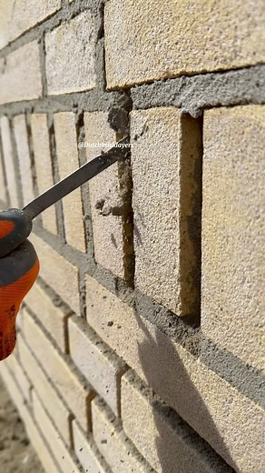 14K views · 23 reactions | Finishing soldier course brickwork 隣  #mortar #masonry #bricklaying | Dutchbricklayers | Facebook