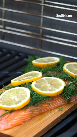 Grill laks på planke! *betalt partnerskap med Godfisk * Grillplanken setter en nydelig spiss på smaken. #grilltips #fiskpågrillen #grillmat | Kreative idéer - Vær Kreativ