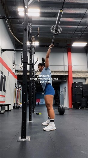 getting this upper body strong so I can be a strong swimmer 🫠 #triathlontraining #ironmantraining