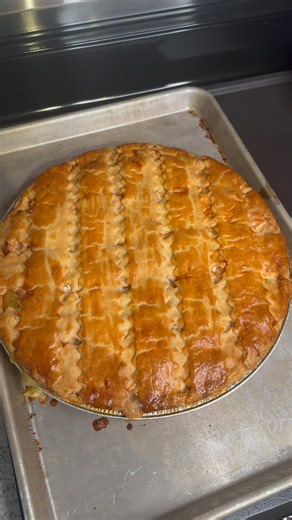 We tried the fan favorite Costco Chicken Pot Pie! 🥧 It’s back at Costco and ready for the cooler weather! #costco #chickenpotpie #easymeals #yummy #dinner #leftovers | Discovering Costco